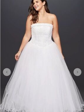 David's Bridal Tulle Wedding Dress with Corseted Satin Bodice in white
